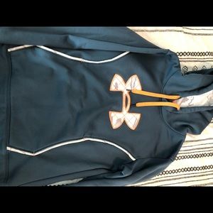 Women’s under Armour sweatshirt